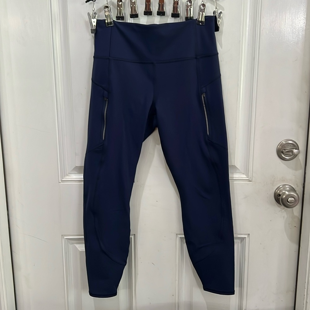 Athleta Rainer Tight. Size Medium petite. Navy.
